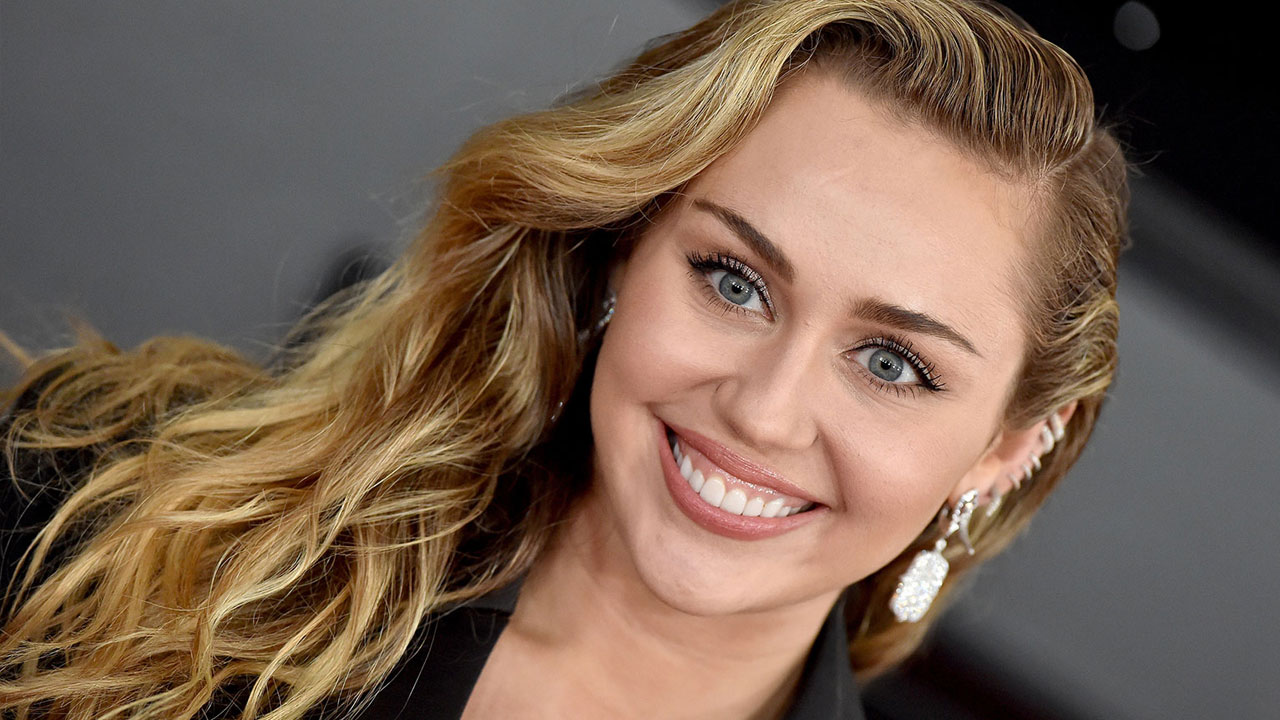 Miley Cyrus Nude : Know The Details About Her Biography