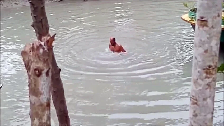 ৫০০ টাকা বাজিতে খালে ১০০ ডুব, প্রাণ গেল কৃষকের